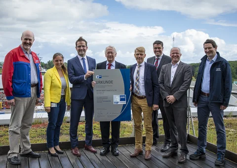 MEYER WERFT erhält IHK Qualitätssiegel für TOP AUSBILDUNG MEYER WERFT erhält IHK Qualitätssiegel für TOP AUSBILDUNG
