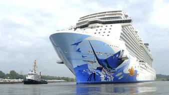 Float-out of Norwegian Escape