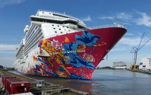 Float Out Genting Dream