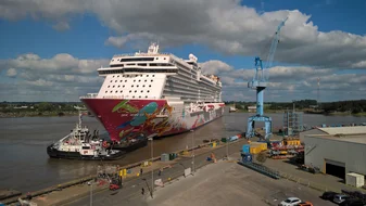 Genting Dream leave the Ship Yard