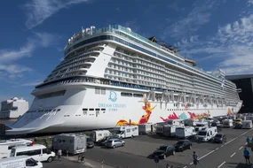 Float Out Genting Dream