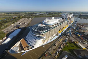 Die Quantum of the Seas kurz vor der Übeführung