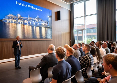 Bernard Meyer welcomes the new trainees