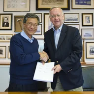 Star Cruises Signing handshake
